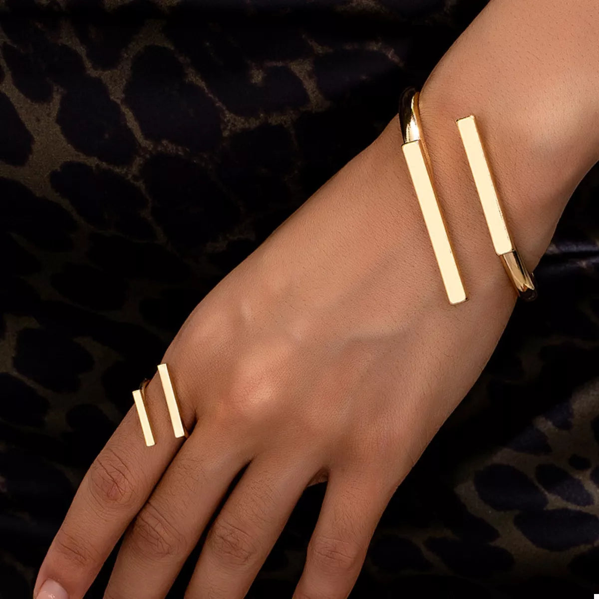 Tempting Bling-Bling Adjustable 18K Gold-Plated Modern Bar Bracelet and Ring Jewelry Set