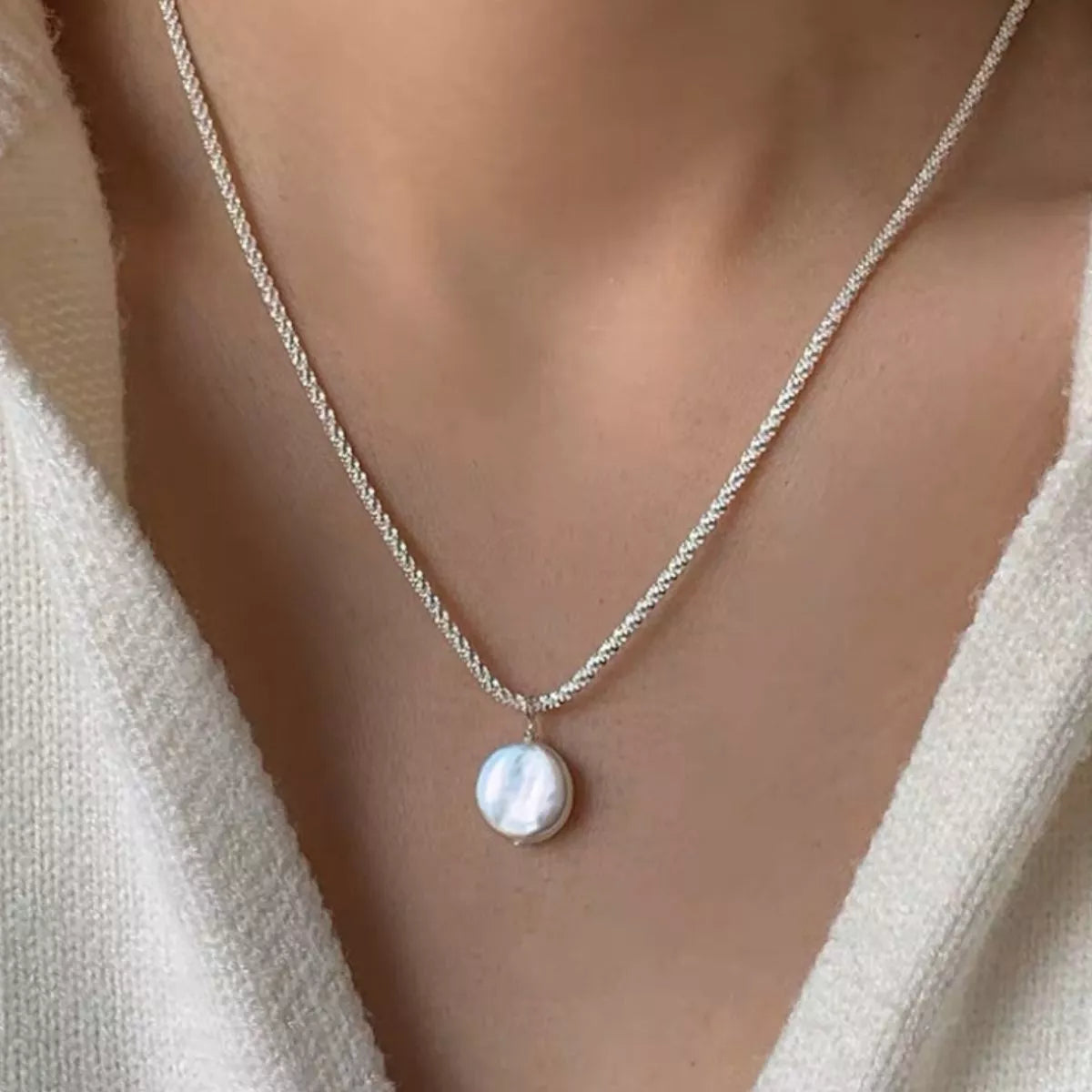Premium Glow Pearl Pendant Necklace