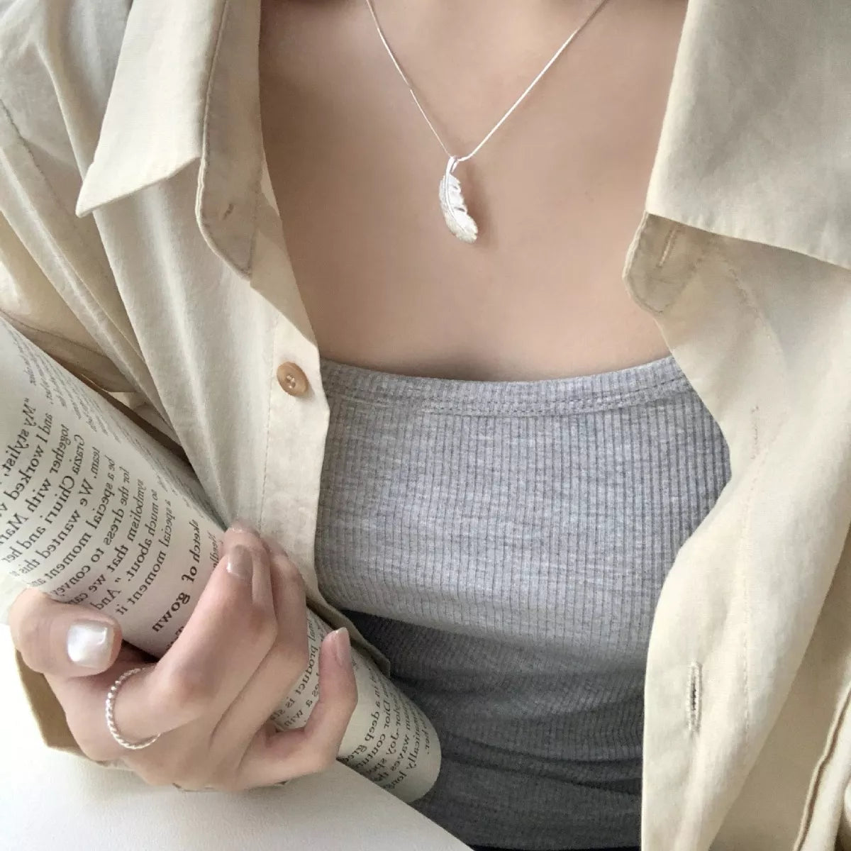 Grand Glimmerroyal Feather Pendant Necklace