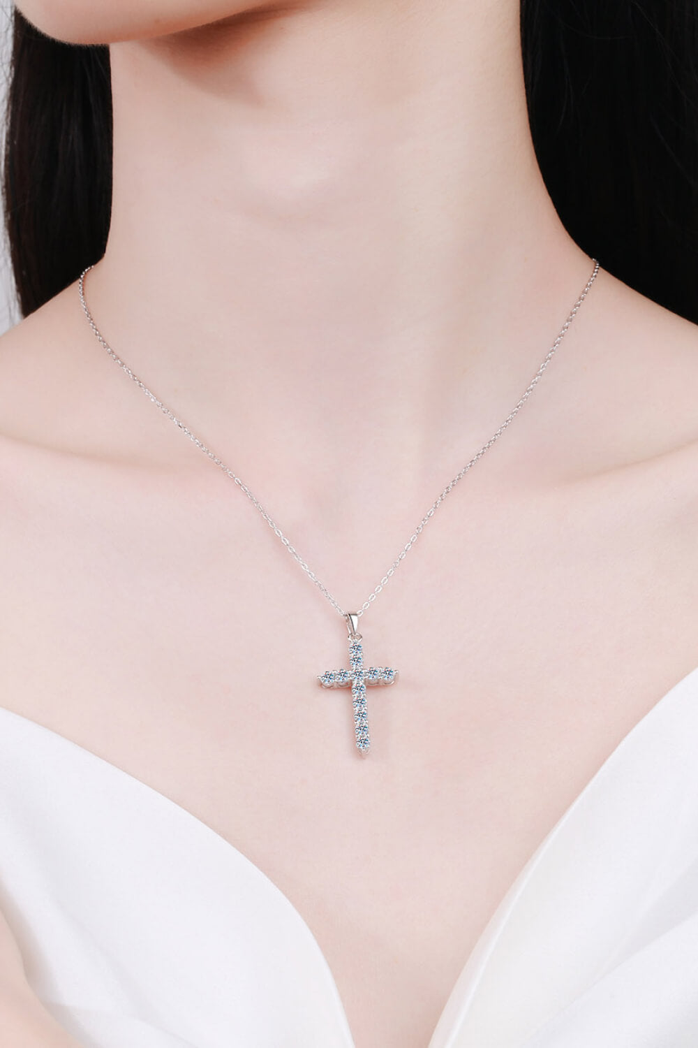 DY-N Moissanite Cross Pendant Chain Necklace