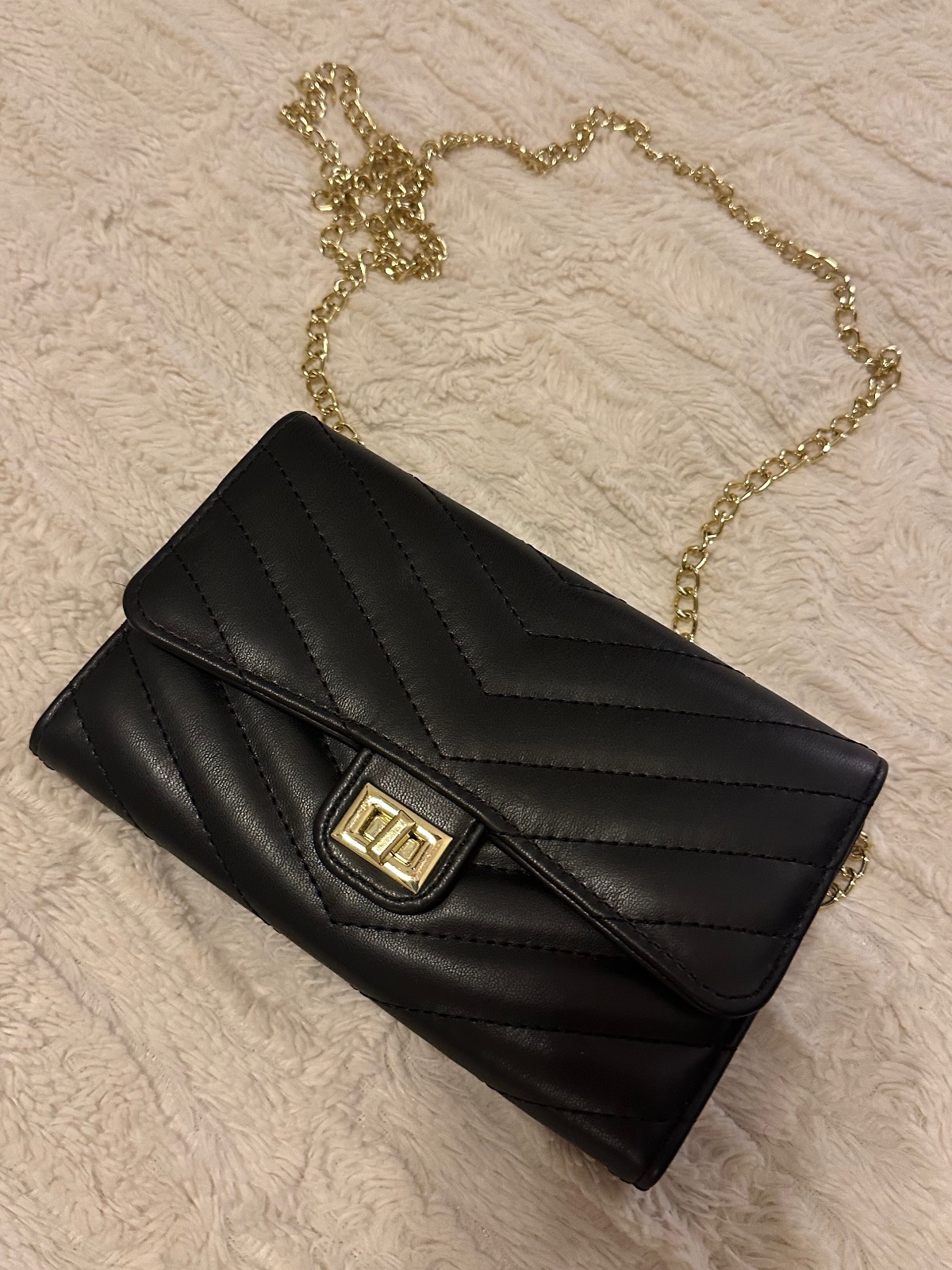 NA Black Chevron Quilted Crossbody Bag with Gold Chain