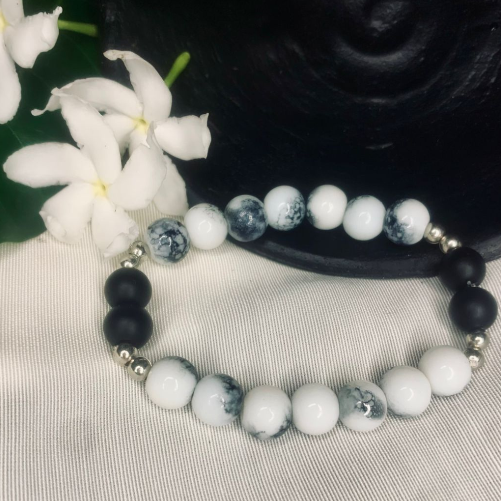 Unbranded Howlite and Black Onyx Bracelet Stretch Bracelet with Silver Spacers