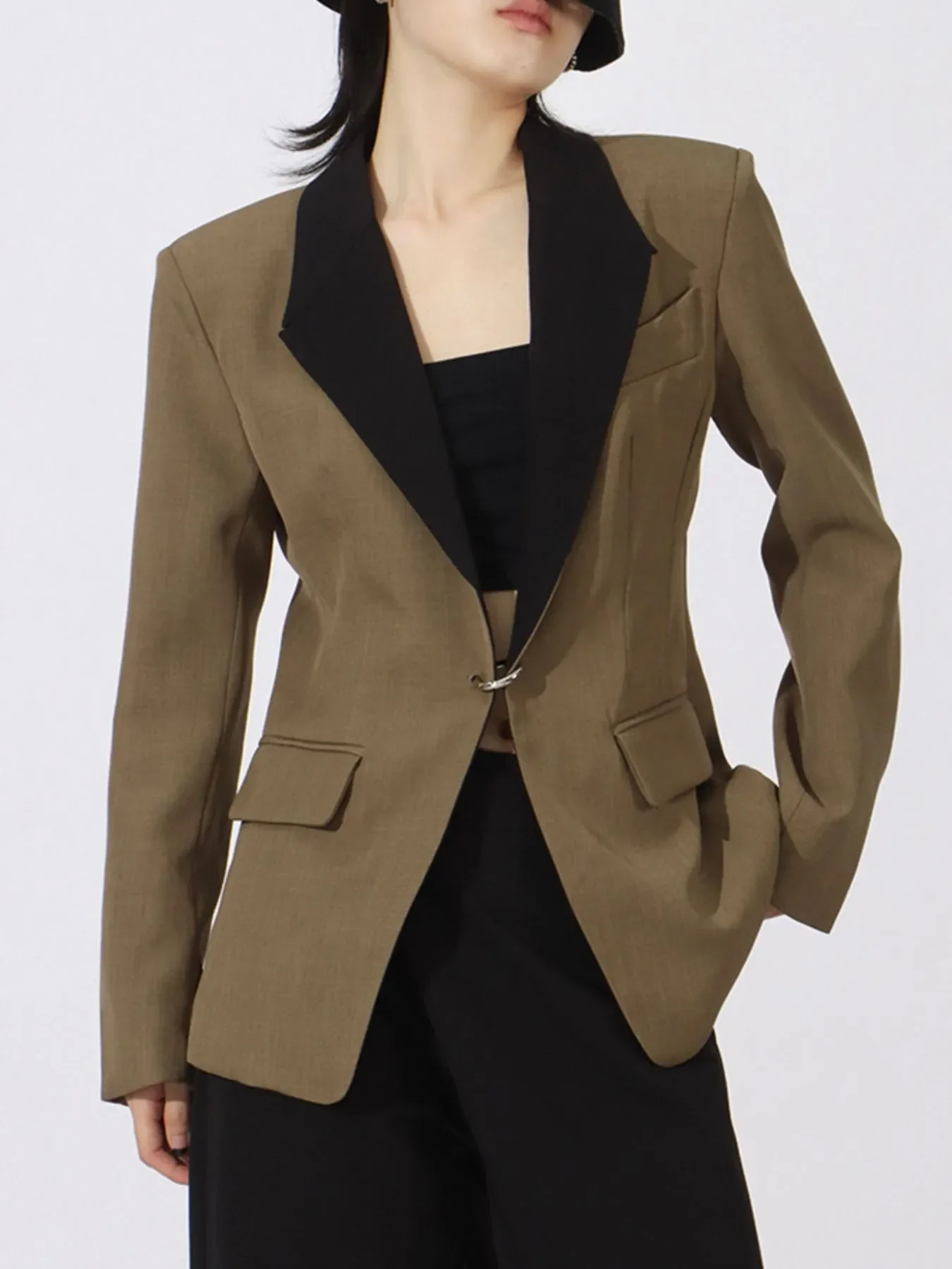 Vibrant Vogue Contrast Lapel Collar Long Sleeve Blazer