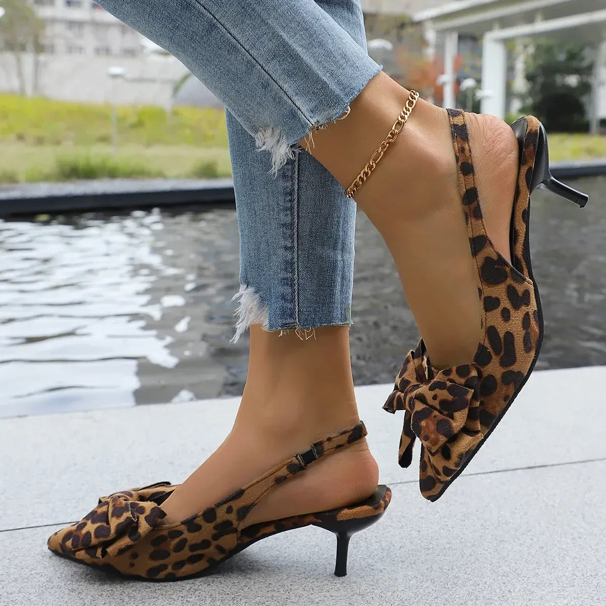 Delicate Kicks Bow Point Toe Kitten Heels Pumps