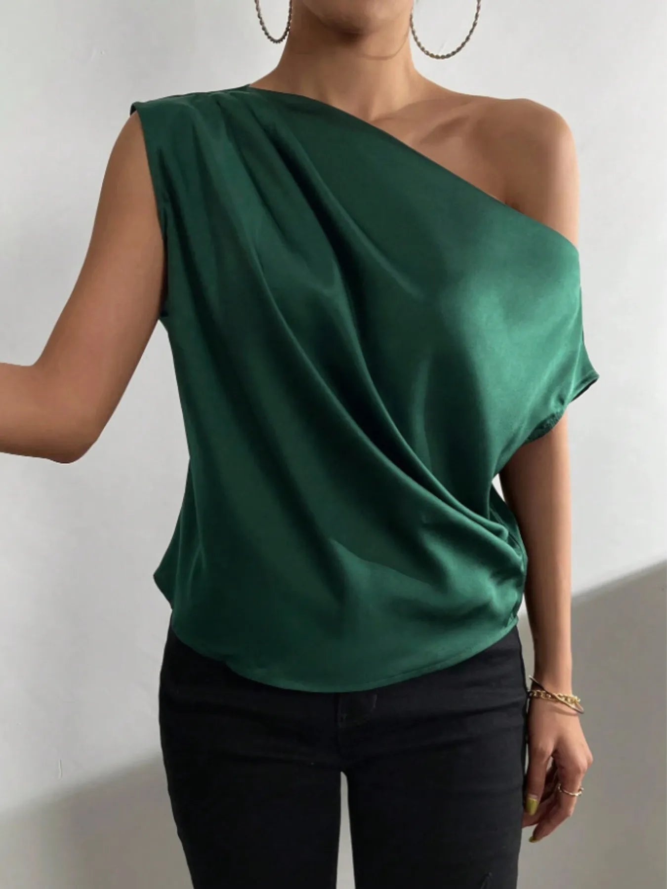 Old - fashionedGrace Asymmetrica One-Shoulder Draped Blouse